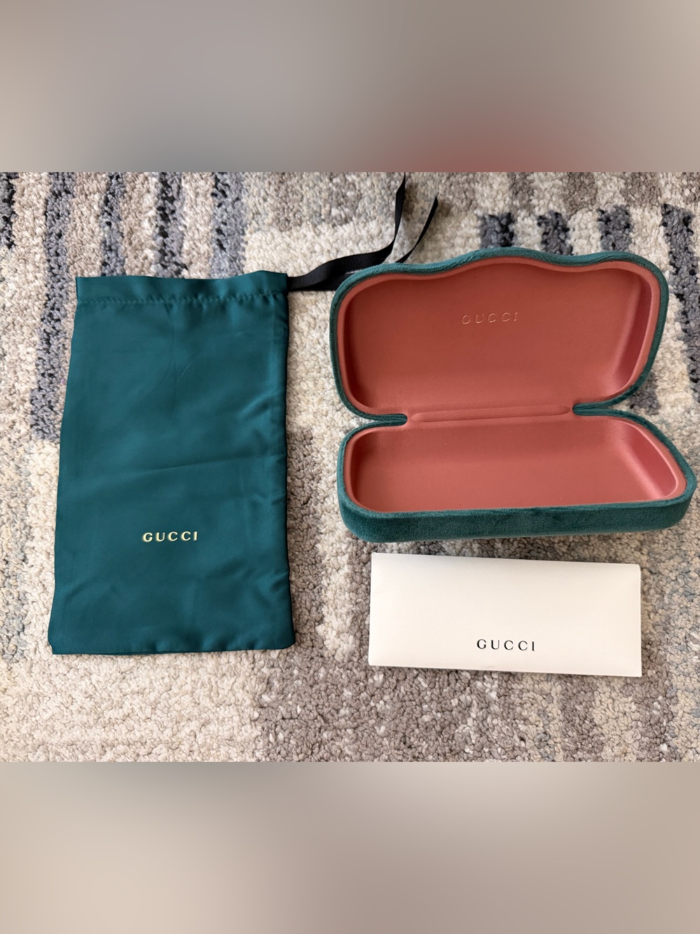 New Authentic Gucci Sunglasses Eyeglasses Case Green Velvet Clamshell Small Case